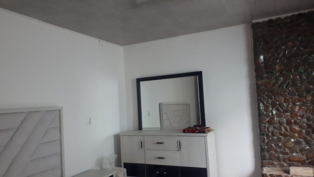 Дом продаётся.  待售房屋