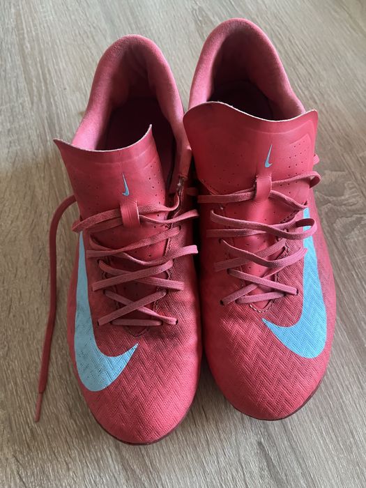 Adidasi Nike de fotbal !!!Teren sintetic !!! Marime  43 !!!