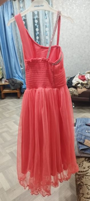 продам платье для девочек.