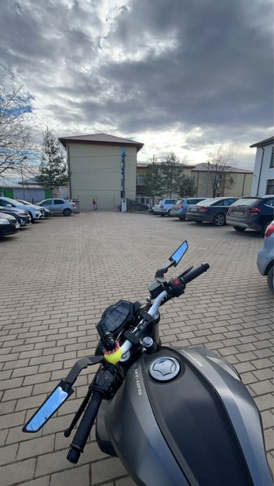 Motocicleta Yamaha MT-125