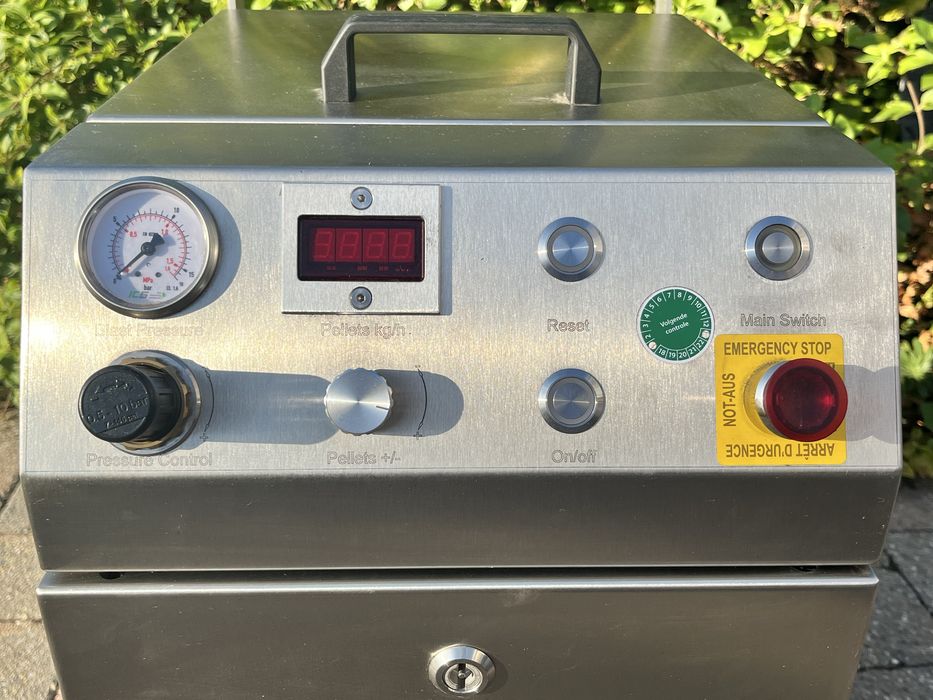 IC 110E Струйната обработка със сух лед