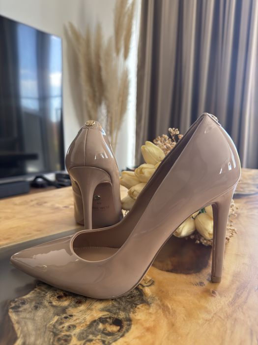 Лачени обувки на ток Nine west