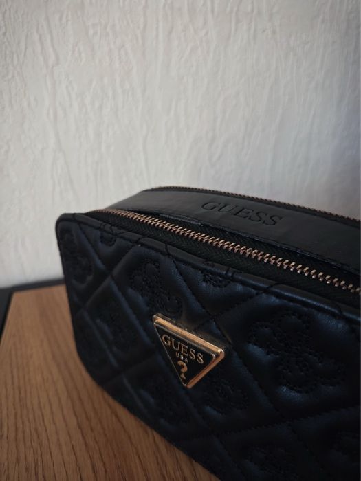 Guess чанта/несесер