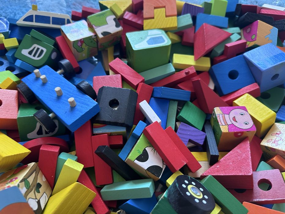 2 kg de piese din lemn jucarii de construit pt copii si un domino sigilat de 100 piese