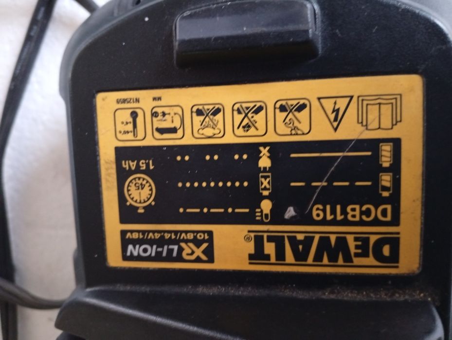 încărcător dewalt 18v la 12v auto