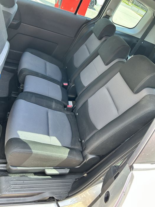 Vând mazda 5 din 2006 de 7 locuri
