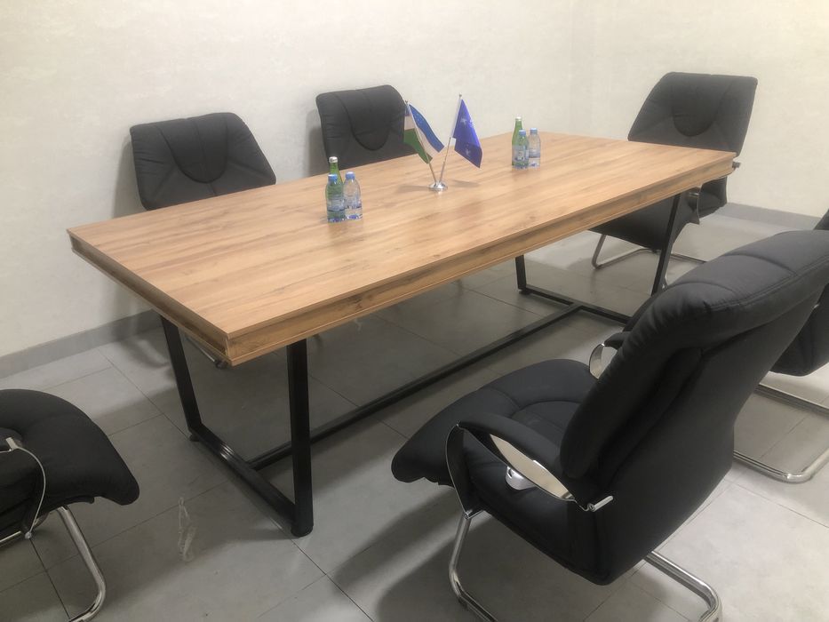Конференц стол для переговоров Лофт