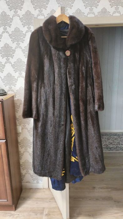 Продам шубу женскую