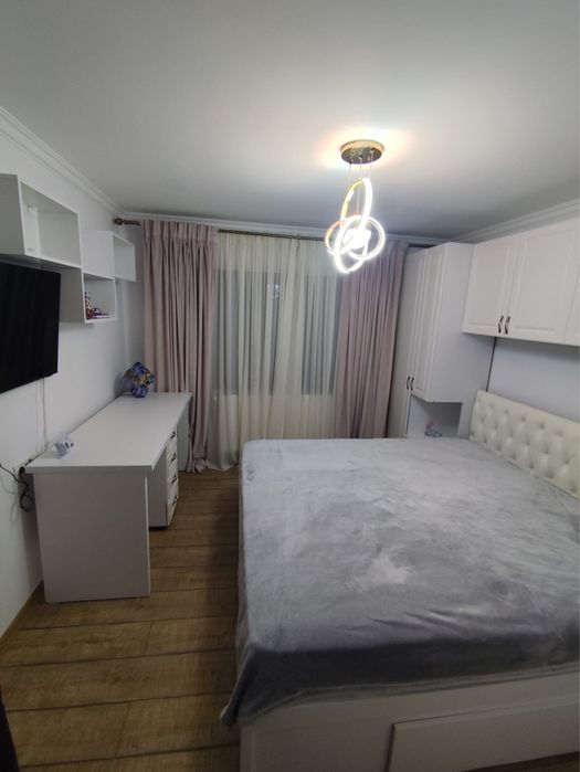 Vând apartament 4 camere