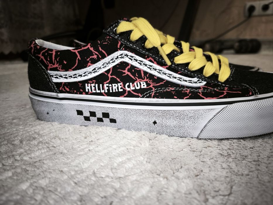 Новые кроссовки  Vans X Stranger things