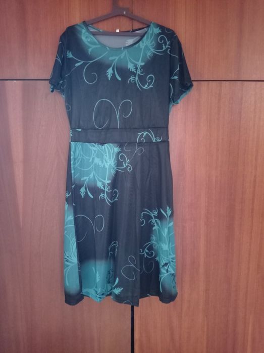 Рокля с къс ръкав