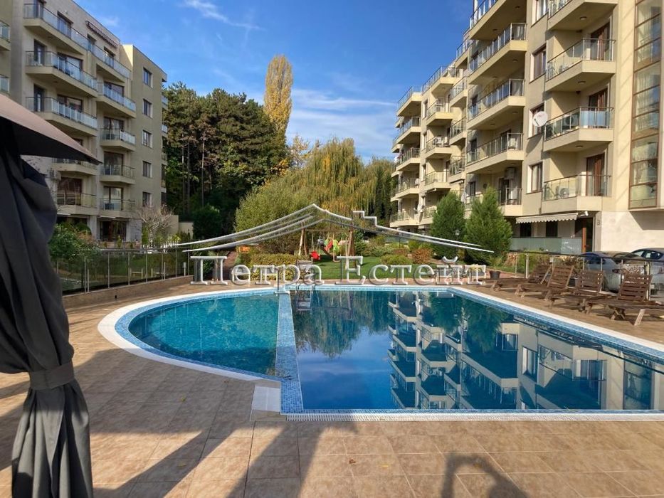 Дава се под наем Двустаен апартамент в к.к. Св.Св. Константин и Елена - 95 кв.м за 550 € - Снимка #11