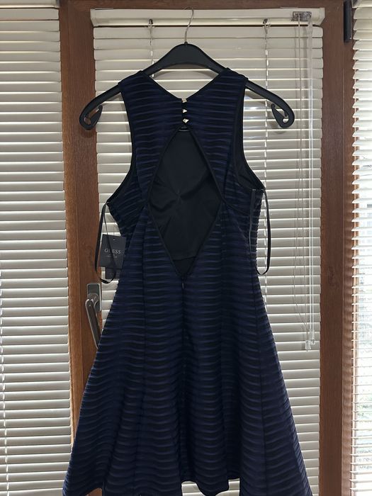 Рокля Guess L размер НОВА с етикет
