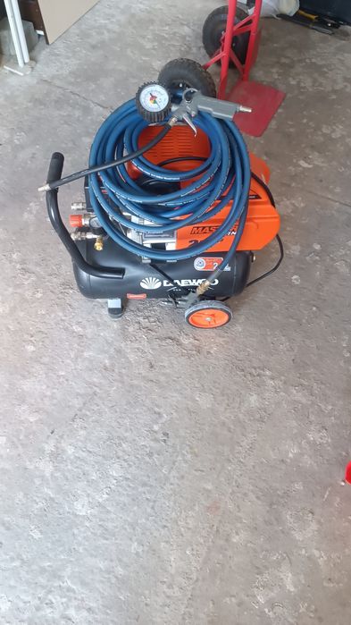 Компресор за въздух 12 бара Daewoo 24л
