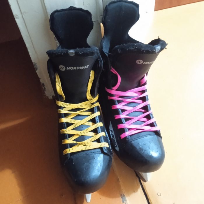 Продам коньки  42 размер