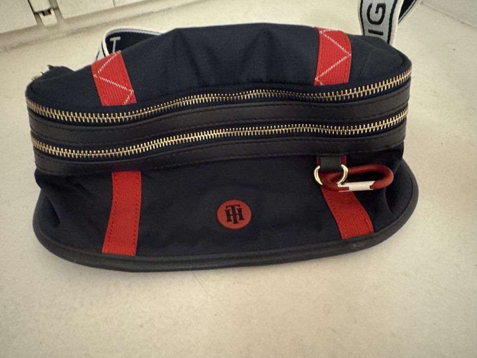 Продам сумку на пояс, Tommy Hilfiger