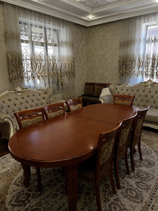 Стол с стульями