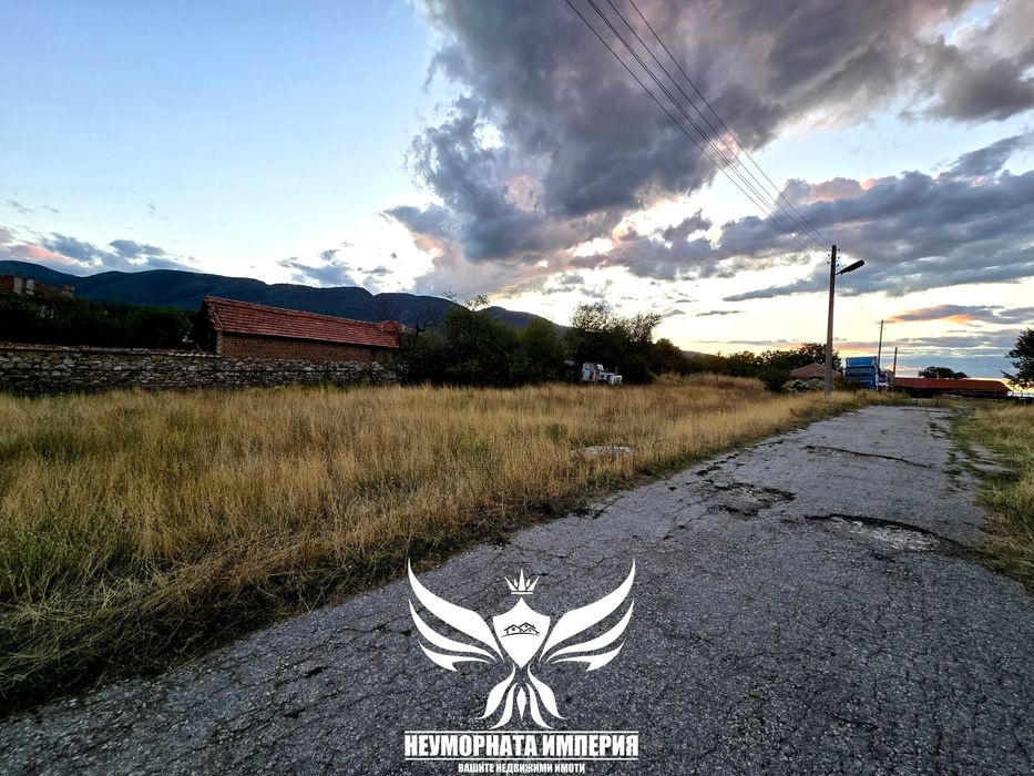 Продавам парцел 1592кв.м. в с.Долнослав, статут за НТП Стопански Двор