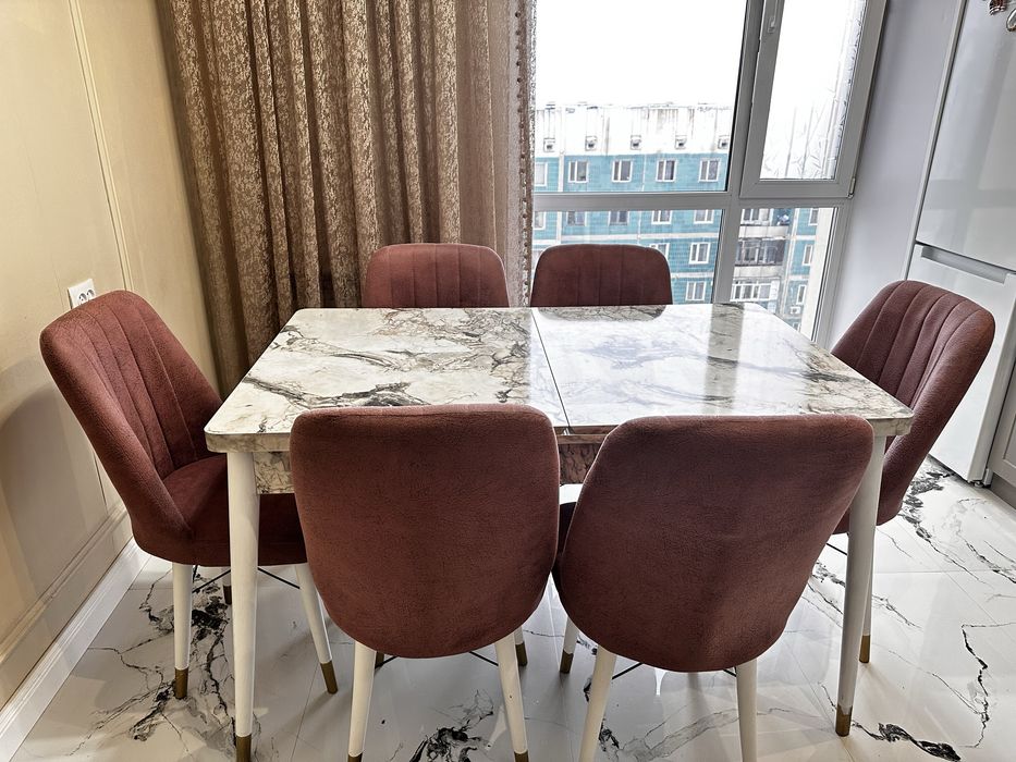 Стол ,со 6 стульями, б/у в отличном состояний