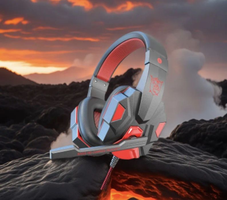 Игровые наушники с микрофоном.