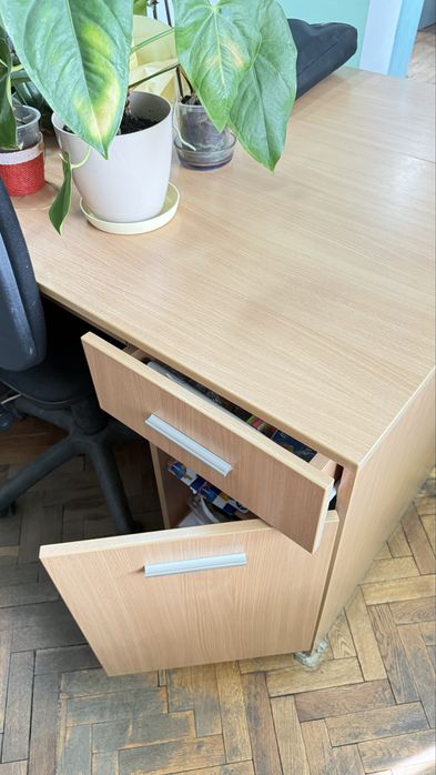 Работни бюра плюс шкаф за документи