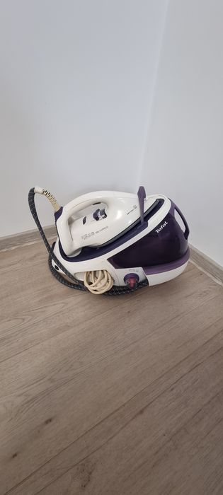 Statie de calcat cu abur Tefal