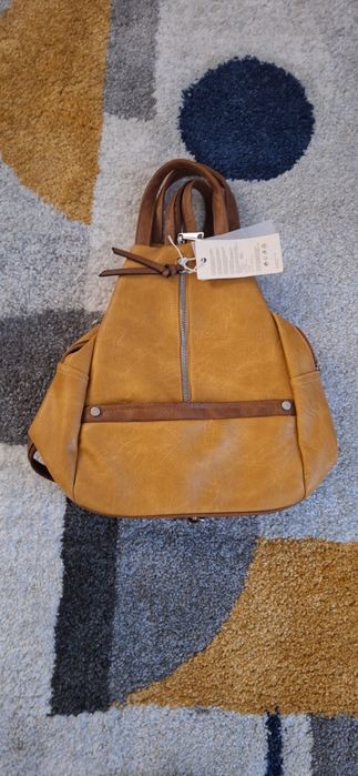 Малка кожена раница