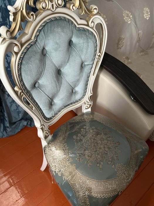 Новый стол со стульями