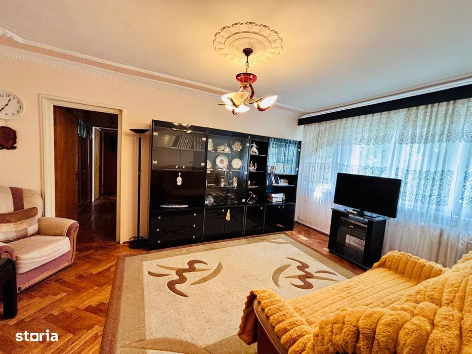 Apartament cu 3 camere de vanzare , 1 Decembrie, Titan, Piata Minis