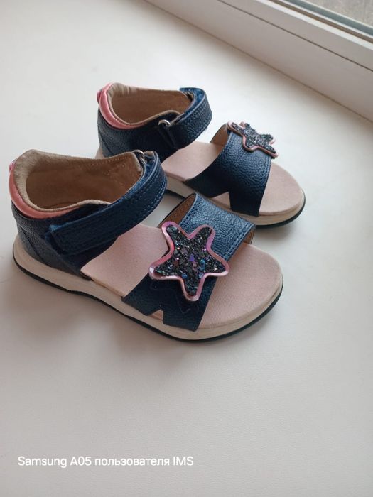 Детский комбинезон, сандалии.