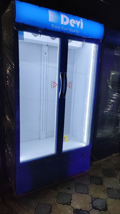 Новый витриный холодильник. Фирма DEVI