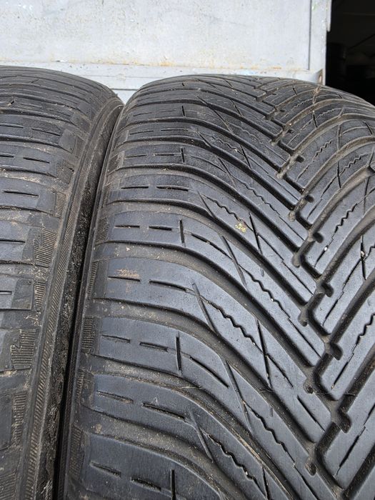 2 бр. всесезонни гуми 225/50/18 Maxxis DOT 2522 5,5 mm