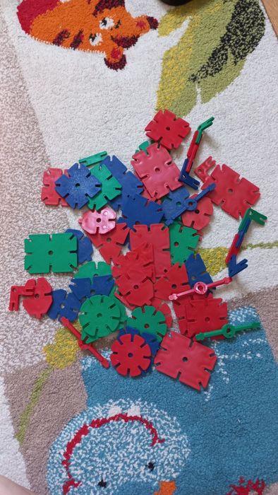 Плажни играчки,кола,конструктор,кофичка и лопатки за плаж,строителна к