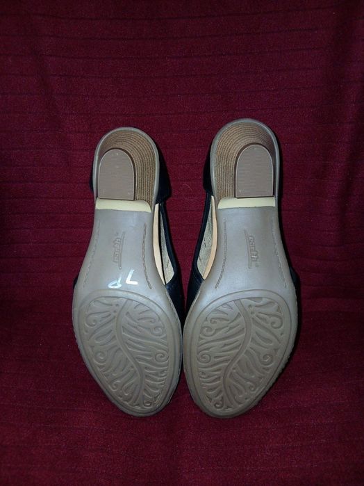 Из США ,женские босоножки в чёрном цвете , от бренда "Earth "