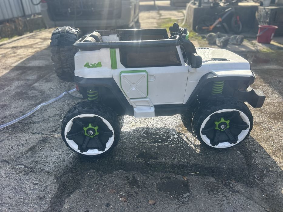 Электромашинка детсская