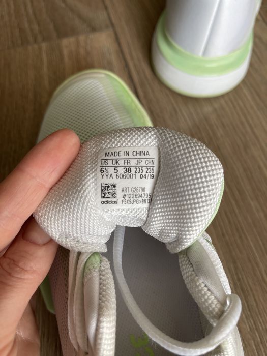 Кросовки жен adidas для игры в теннис