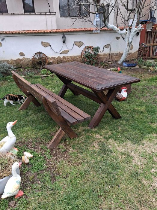 Градински маси и пейки