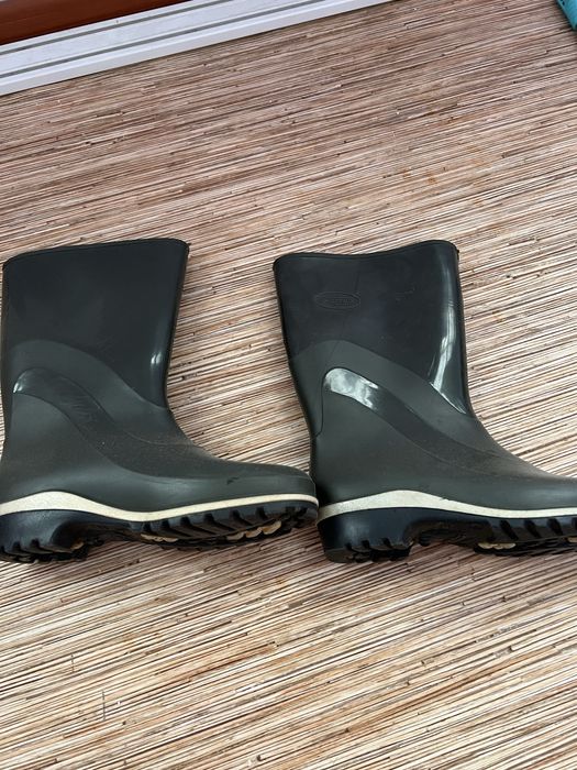 Продам резиновый сапоги