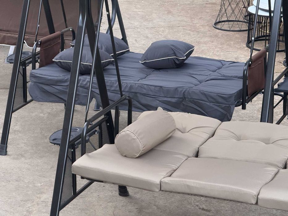 Садовые качели с навесом, металлический каркас, мягкое сиденье