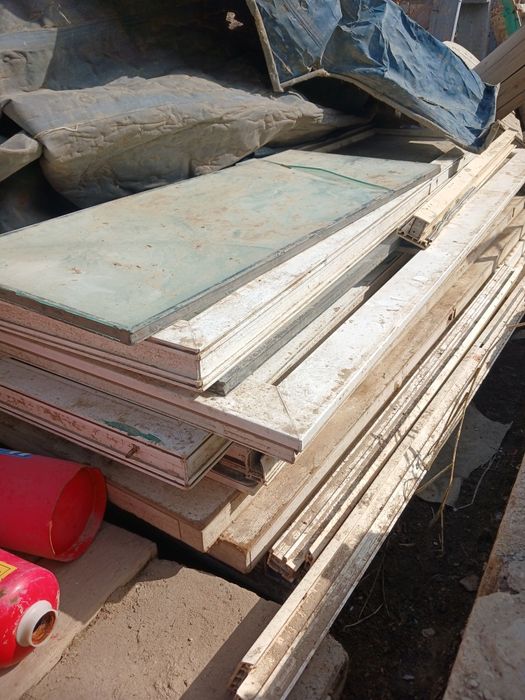 Есік без касяк. Ағаш и пластик