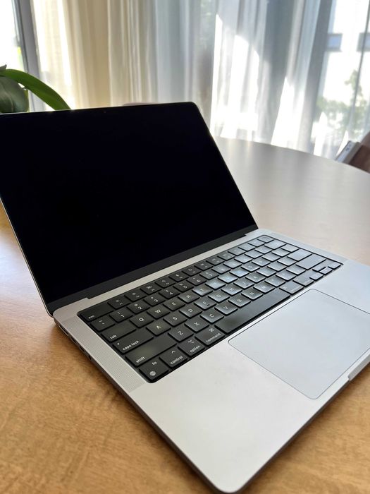 MacBook Pro M1 14" 16GB RAM 512GB SSD