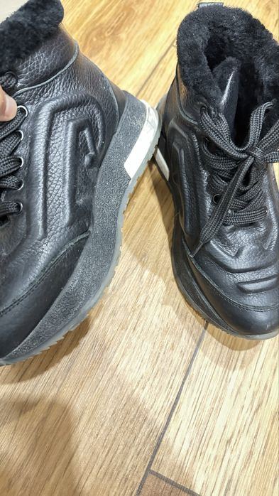 Продам зимние крассовки