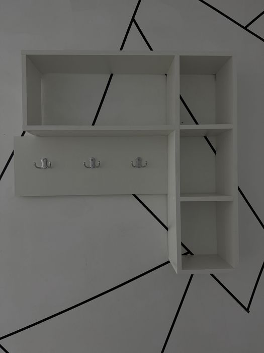 Настенная вешалка