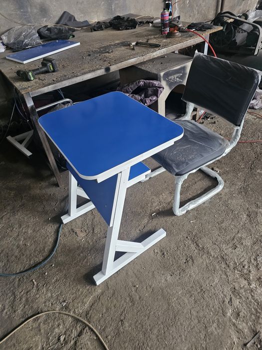 Недорогие качественные парты от Family Chairs