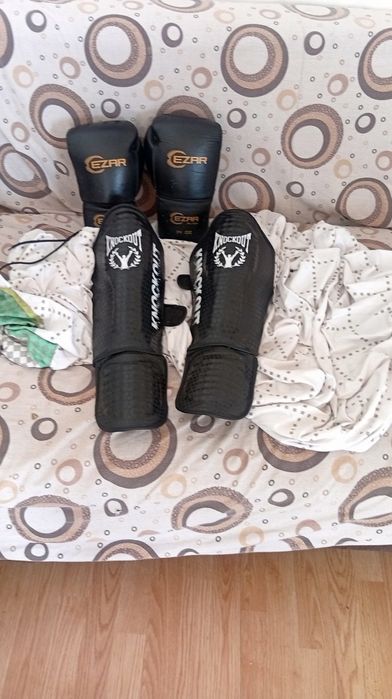 Vând echipament de kickbox în stare bună