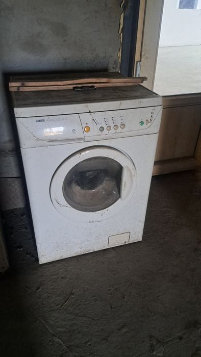 Продам стиральную машину.