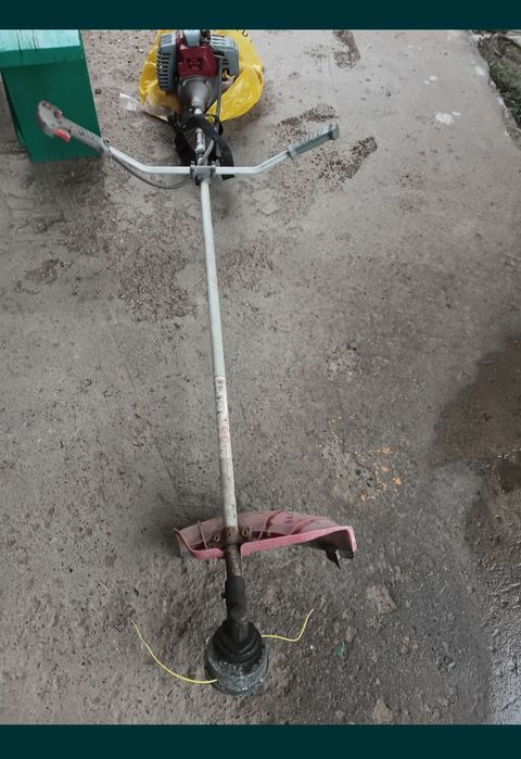 Продам бензиновый триммер