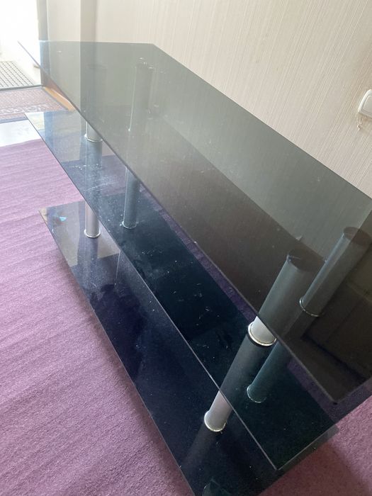 Тумба под телевизор . Стеклянное