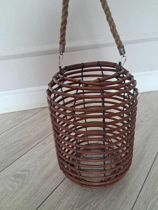 Фонарь-подсвечник из ротанга.
