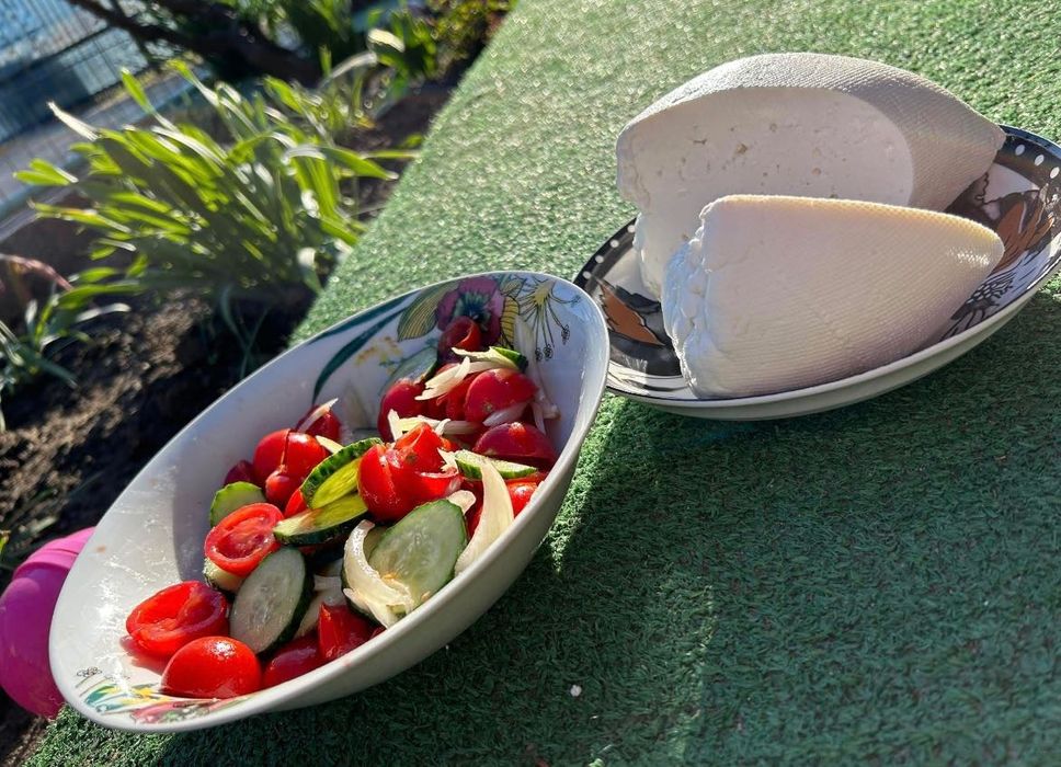 Vând brânză de capră